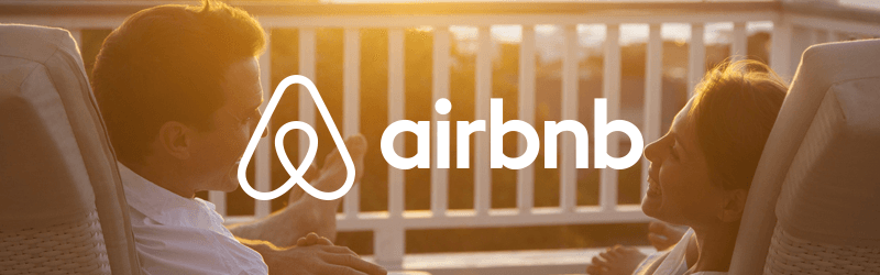 Deleøkonomisk tjeneste Airbnb - et par nyder ferien i en privat lejet bolig